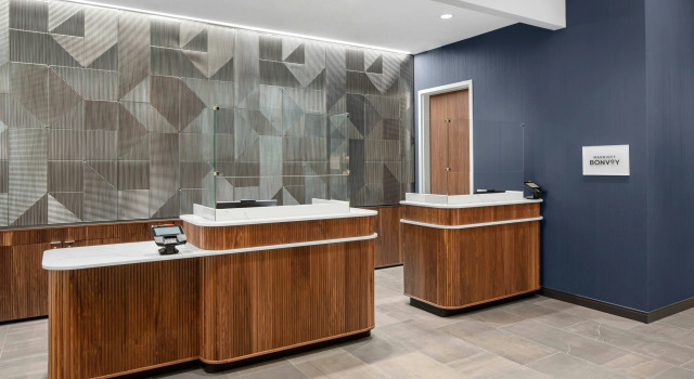 Courtyard by Marriott Lansing Downtown, Reservar Hotel Lansing Michigan