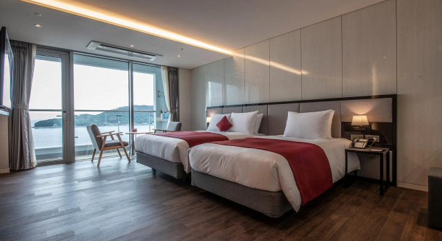 Двухместный семейный номер Deluxe Ramada Suites by Wyndham Geoje