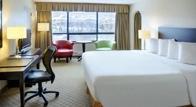 Двухместный номер Deluxe Greenwood Inn & Suites