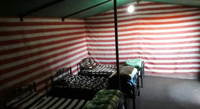 Семейный тент с видом на окрестности Desert Lovers Camp