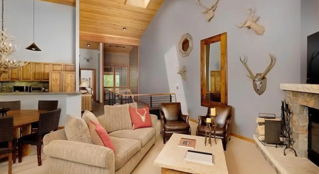 Коттедж Contemporary Townhome With Ski-in/ski-out Access by The Woodrun V Townhouses by RedAwning