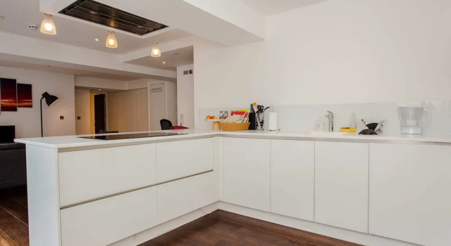 Апартаменты с 2 комнатами Exquisite 2 Bedroom Apartment In Bank
