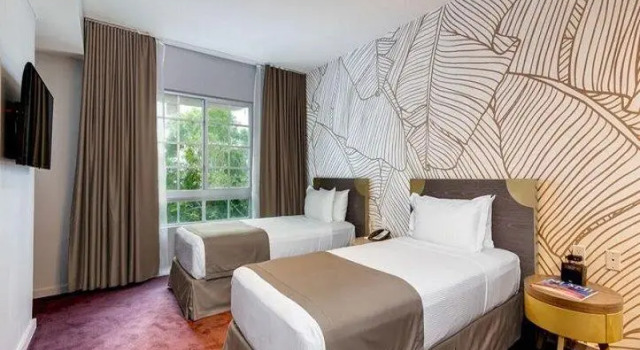 Кровать в общем номере The L Hotel