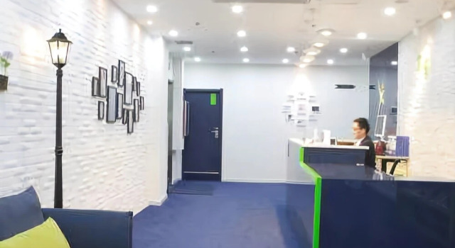 Huayi Hotel (Yantai Yuhuangding South Street)