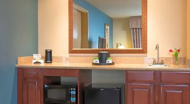 Двухместный люкс c 1 комнатой Hampton Inn & Suites Bloomington-Normal