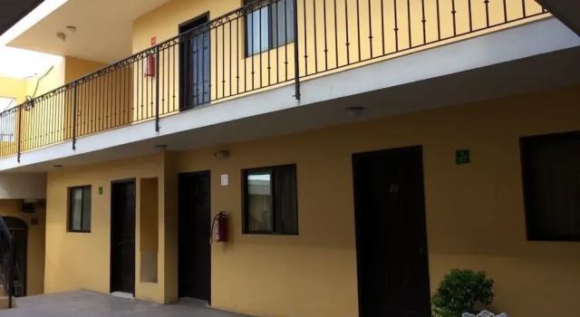 Hotel Flores Hills