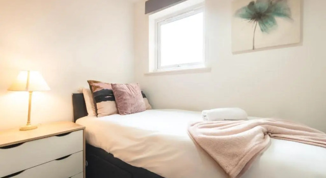 Апартаменты BEST PRICE! LARGE SPACIOUS 2 BED APARTMENT - King Size or Single Beds, Sofabeds, Smart TVs, FREE PARKING