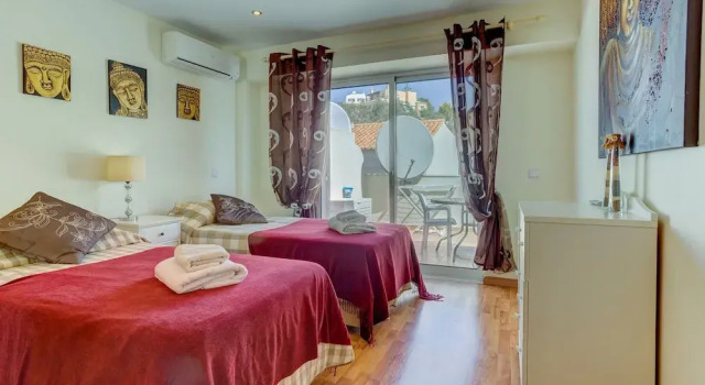 Outra Vez Spacious Apartment 5 Minute Walk From, Забронировать Апартаменты/квартира Апартаменты Карвоэйру, рядом с Praia do Vale Covo, Апартаменты/квартира