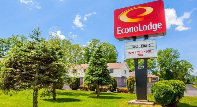 Кровать в общем номере SureStay by Best Western Massena