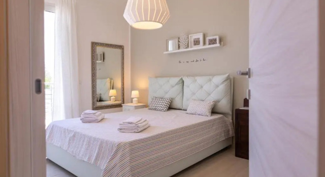 Wonderful Emerald and Gold Apartments with Parking