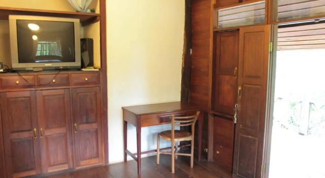 Thai Teak House Garden Homestay