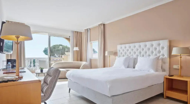 Полулюкс с балконом Van der Valk Hotel Barcarola