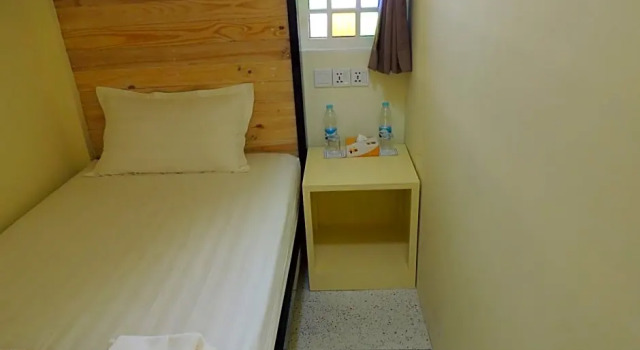 Кровать в общем номере (мужской номер) Lotus Bed & Breakfast