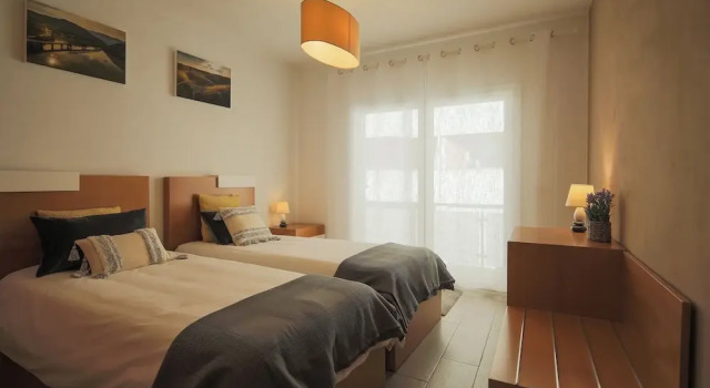 Casa dos 4 Caminhos - Guest House Douro, Забронировать Гостевой дом Отели Пезу-да-Регуа с парковкой, Парковка