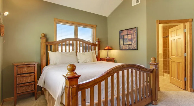 The Twin Owls 21a 2 Bedroom Condo by RedAwning