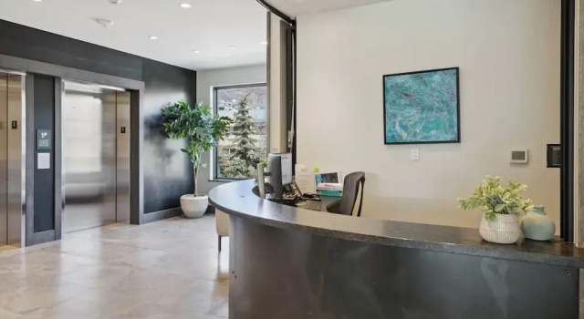 One Riverfront Village by EWH, Забронировать Отель Эйвон Beaver Creek Ski, рядом с Риверфронт-Экспресс-Гондола