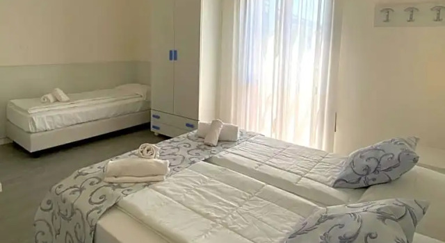 Трёхместный номер Standard с балконом и с частичным видом на море Hotel Linda