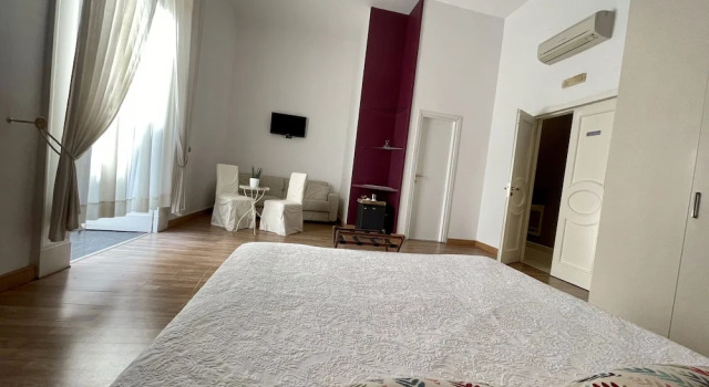 Четырёхместный номер Standard с балконом B&B Ruffo di Bagnara Palazzo Monumentale
