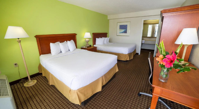 Четырёхместный номер Standard International Palms Resort Cocoa Beach