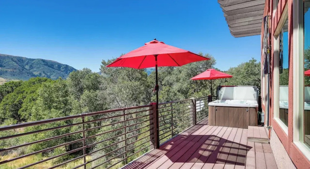 Коттедж 5 Mi to Powder Mtn: Tuscan Mountain Retreat