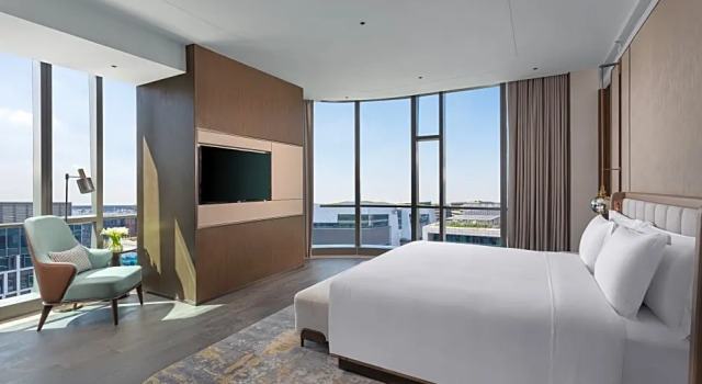 Двухместный люкс c 1 комнатой Crowne Plaza Shanghai Hongqiao by IHG