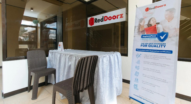 RedDoorz Hostel near Lyceum University Gen.Trias Cavite - Vaccinated Staff