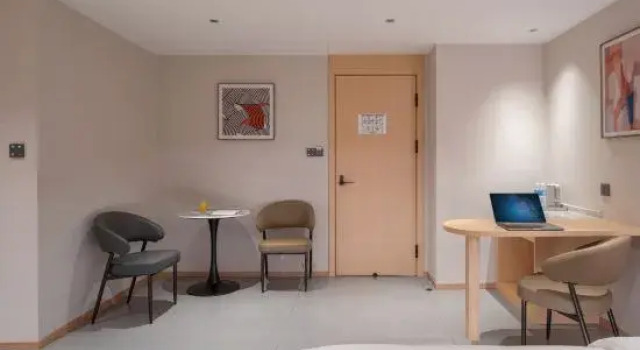 Люкс Jianshui Home Inn UP Huayi Collection Hotel (Jianshui High-Speed Railway Station Passenger Station)