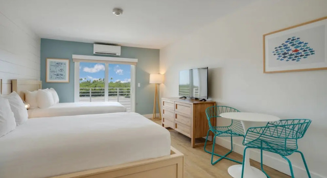 Четырёхместный номер Standard с балконом Fisher Inn Resort & Marina