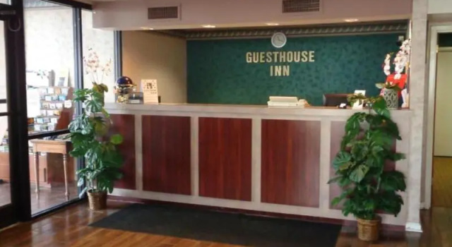 Guest House Inn, Rezerwuj Hotel Hotele w Clarksville z basenem, Basen