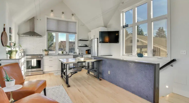2-story Guesthouse w/ Private Deck in NE PDX, Забронировать Дом для отпуска Портленд Willamette Valley