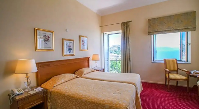 Номер Superior с видом на море Cavalieri Hotel