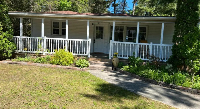 Коттедж с 3 комнатами Cheerful beautiful cottage 3 bedroon