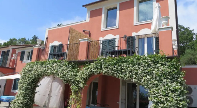 Апартаменты с балконом Villa Bellosguardo Apartments