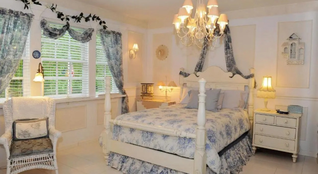 Номер Deluxe A Walk in the Woods Bed and Breakfast