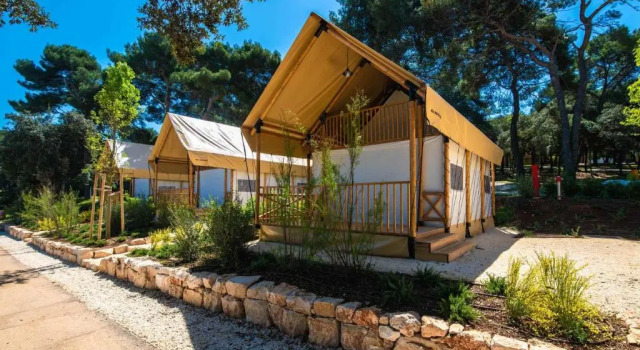 Тент с 2 комнатами с видом на море Arena Stoja Camping Homes