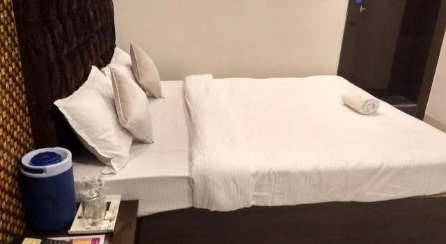 Номер Deluxe The JK Hotel - Opp Railway Station