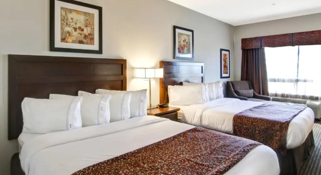 Четырёхместный номер Standard Canalta Hotel Tisdale