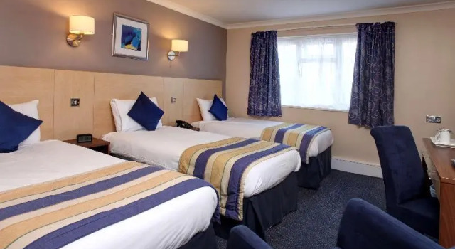 Четырёхместный номер Standard Best Western Gatwick Skylane Hotel