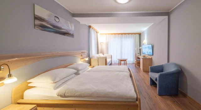 Четырёхместный номер Deluxe c 1 комнатой с балконом Hotel Hellweger