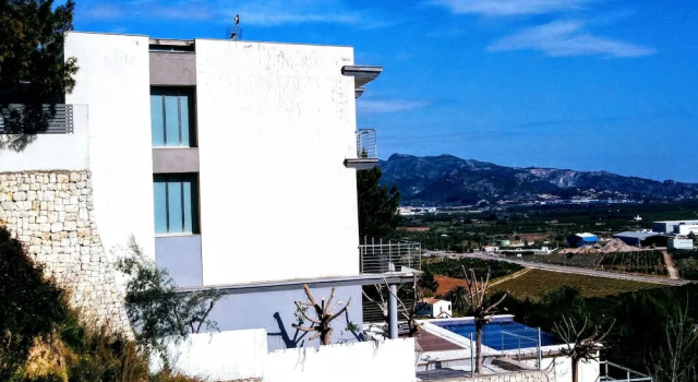 Villa Monte Corona, Rezervați Vilă Ador Barcelona