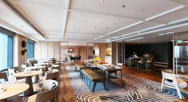 Четырёхместный номер Executive Taipei Marriott Hotel