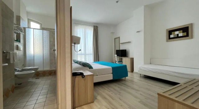 Standard- firedobbelt værelse med altan Gabbiano Hotel