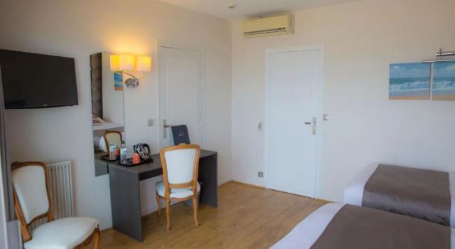 Трёхместный номер Standard с балконом и с видом на море Arc Hôtel Sur Mer