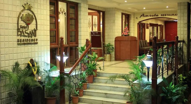 Люкс Deluxe FabHotel Royale Basant Residency - Gandhinagar