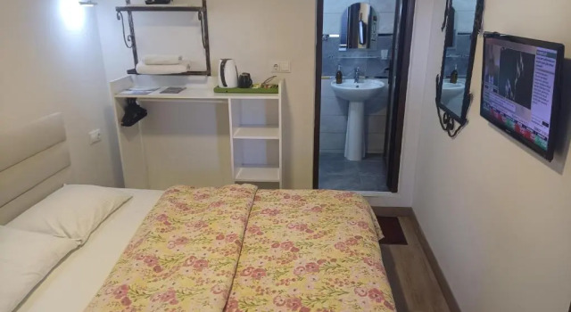 Двухместный номер Standard с балконом Ena Serenity Boutique Hotel