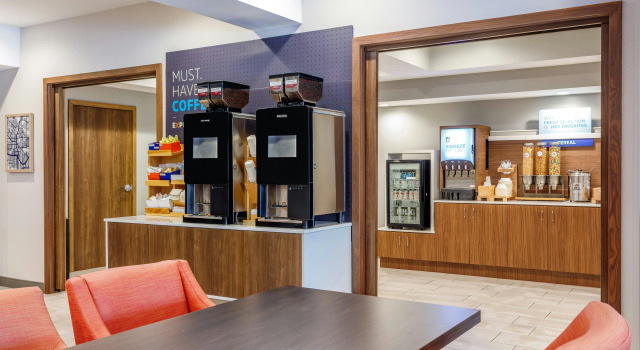 Holiday Inn Express & Suites Lancaster by IHG