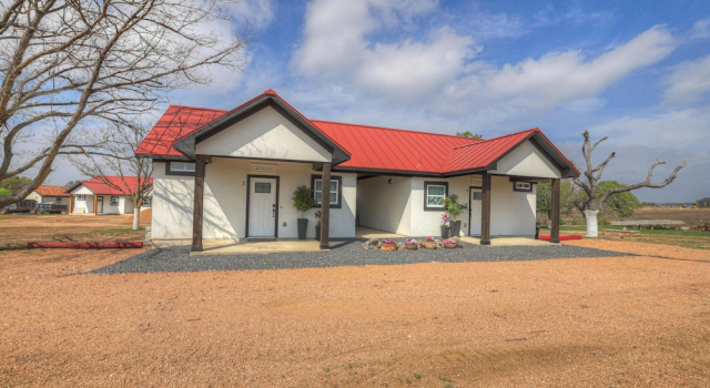 Live Oak Cabins-sleeps 8 W/hot-tubs
