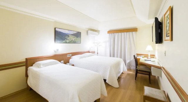Двухместный номер Deluxe с балконом Hotel Bella Italia