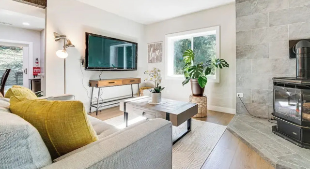 13 Mi to Lumen Field & Dtwn Seattle! Cozy Retreat, Varaa Hotelli  