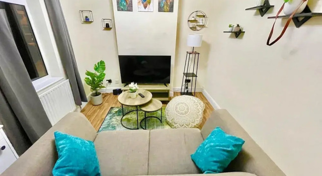 Chatham Home - Sleeps 6 - Close to Station - Wifi, Rezervați Casă de vacanță Chatham Kent, aproape de Historic Chatham Dockyard
